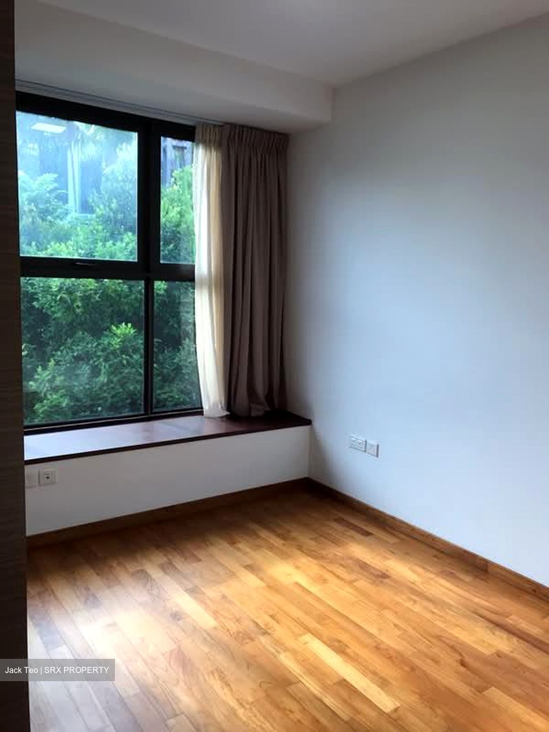 Holland Link (D10), Terrace #575493531